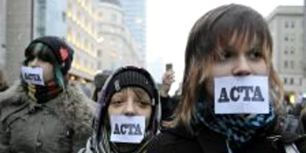 Protestul anti ACTA va avea loc în Piața Prefecturii. Foto: arhivă