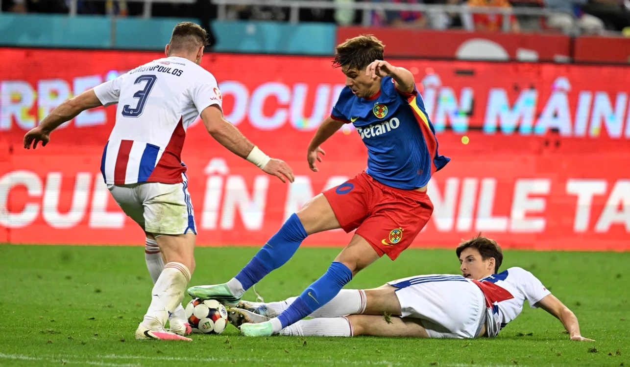 Alexandru Stoian (centru) a salvat-o pe FCSB