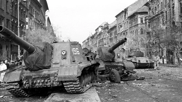 Calendar 4 noiembrie: 1956 Tancurile sovietice au invadat Ungaria, punând capăt Revoluției maghiare din 1956 jpeg