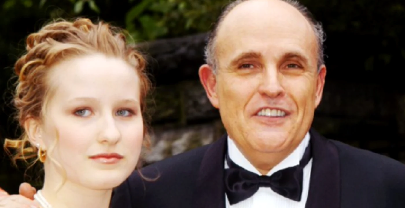 Caroline şi Rudy nu au o relaţie foarte bună (Foto: Twitter).