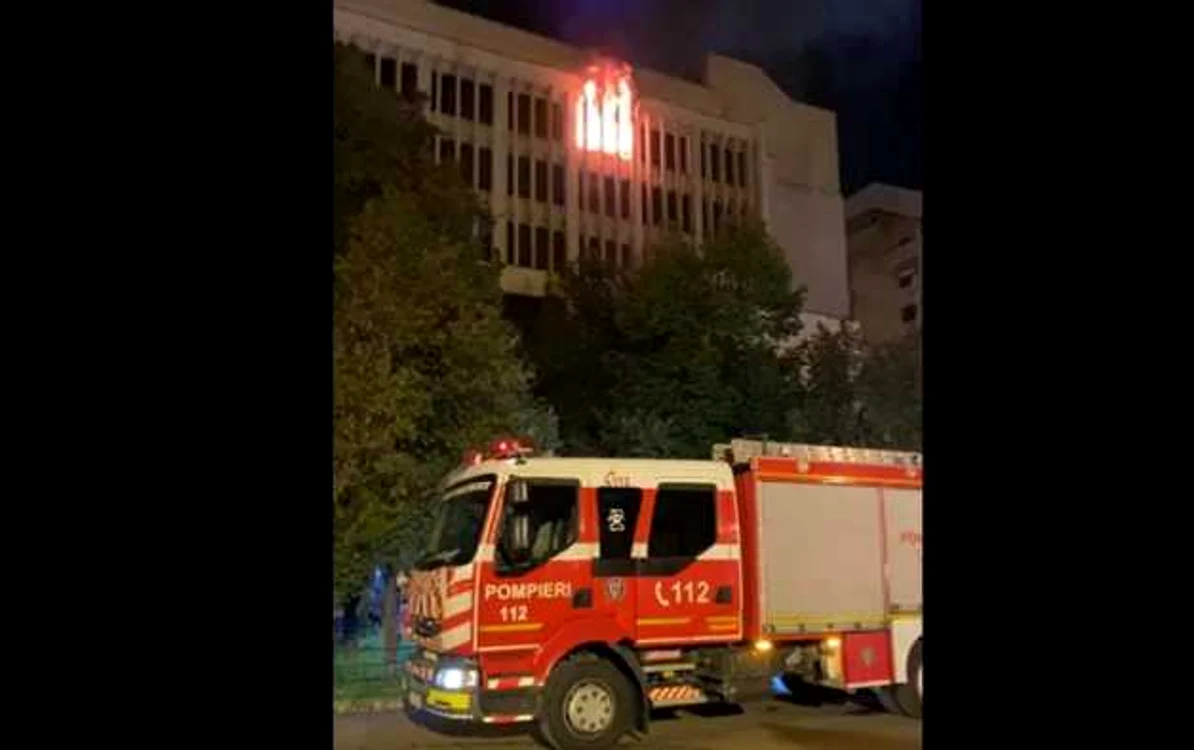 Incendiul a cuprins biroul a doi judecători ieşeni FOTO Ziarul de Iaşi