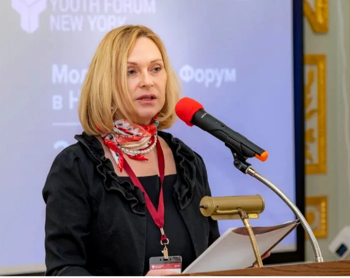 Elena Branson la un eveniment la Centrul Rus din New York. Campania „Iubesc Rusia” promova istoria şi cultura Rusiei şi era adresată tinerilor americani.