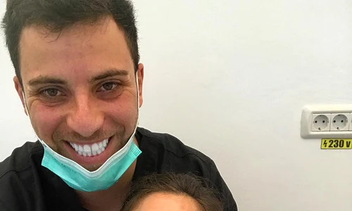 Jeremy nu este pasionat doar de gătit  El este medic stomatolog jpeg
