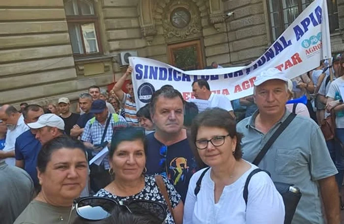 Sindicaliștii APIA au protestat față de măsurile de austeritate. FOTO Facebook Irina Brabete