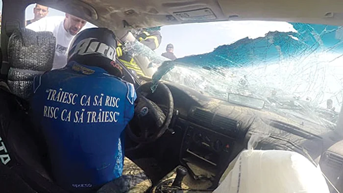 Cascadorul e teafăr, deşi are parbrizul spart