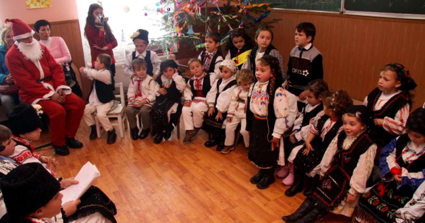 Fundaţia Dinu Patriciu le-a adus zâmbetul pe buze micuţilor din Holbav (foto: Marian Chiriac)