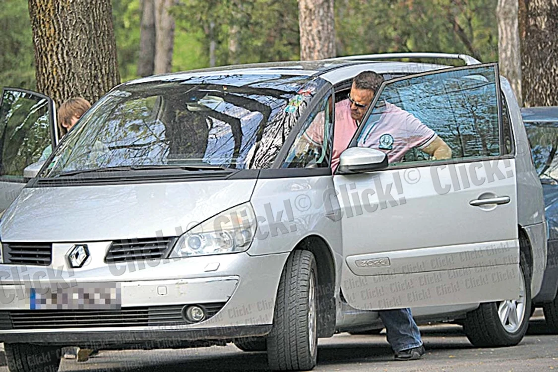 Luni, la prânz, Constantin Iosef  a făcut o plimbare cu băieţii lui, Sorin şi Eduard, prin Herăstrău (FOTOGRAFII: SORIN PUIU)