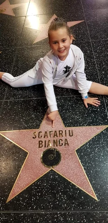 Bianca Maria Scafariu din Săcălaz, județul Timiș, a primit o stea pe celebrul Hollywood Walk of Frame