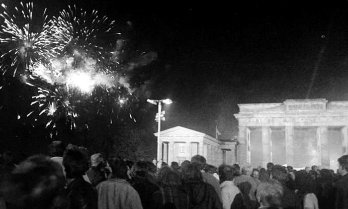 Calendar 3 octombrie: 1990   Reunificarea Germaniei: Cele 5 landuri ale RDG s au alipit oficial la RFG jpeg