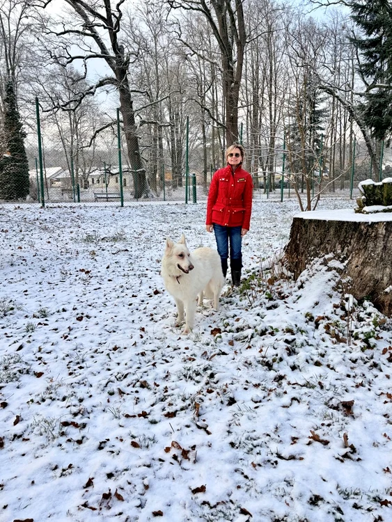 Principesa Sofia a realizat noi fotografii de artă în parcul Castelului Săvârșin 7 jpg