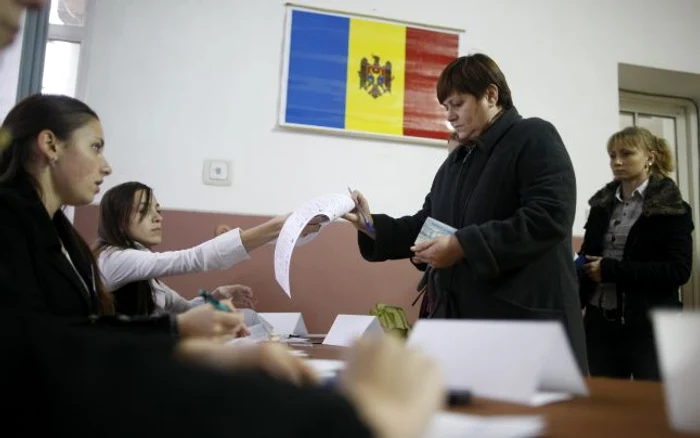 Moldovenii din Timişoara la secţia de votare