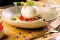 burrata cu rosii si humus jpg