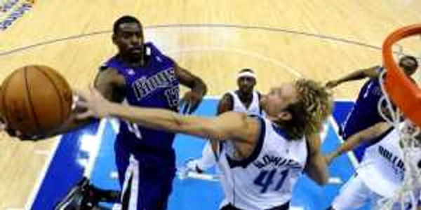 Evans (la minge) a fost imperial în meciul cu Chicago Bulls