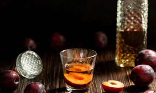 palinca istock jpg