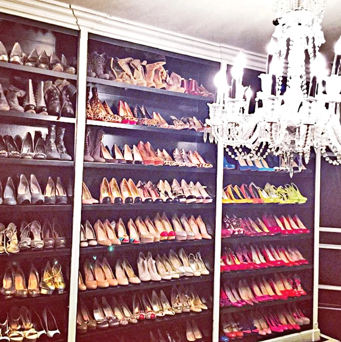 Vedeta are o colecţie  de peste 1.000 de  perechi de pantofi