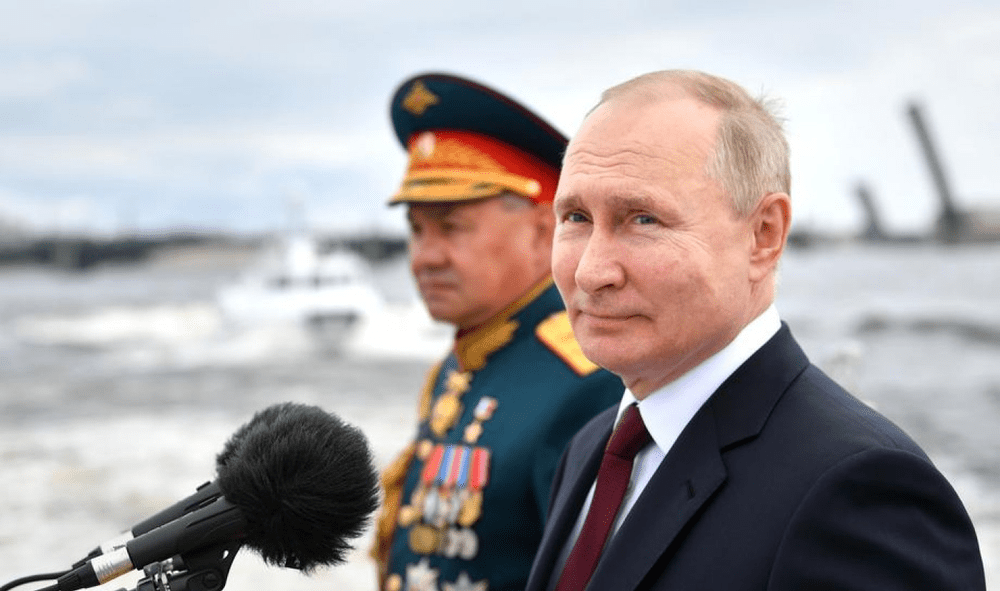 Se ascut cuțitele la Moscova. Șoigu ar putea cădea sub loviturile bucătarului lui Putin și ale sângerosului Kadîrov