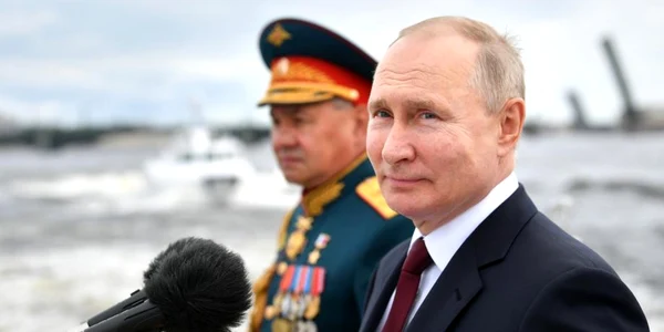 Vladimir Putin si Serghei Soigu la parada navala a Marinei ruse FOTO EPA-EFE
