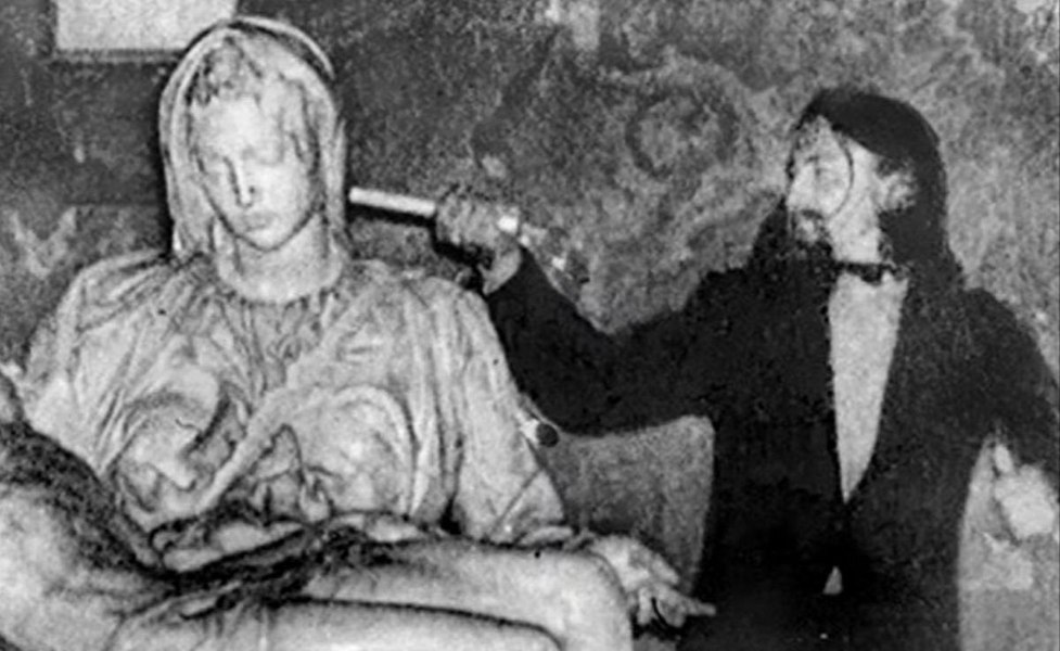 Ziua în care a fost distrusă o sculptură celebră a lui Michelangelo de un geolog care se credea Iisus înviat din morți VIDEO 