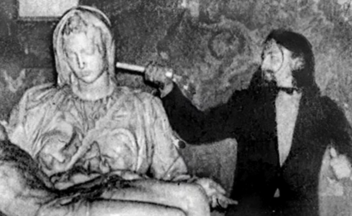 Laszlo Toth a vandalizat cu un ciocan statuia Pietà a lui Michelangelo