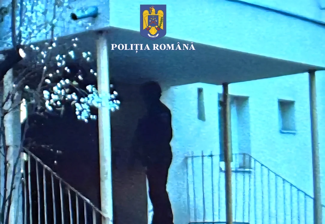 Mascaţii îi însoţesc pe poliţişti la percheziţii SURSA Poliţia Română
