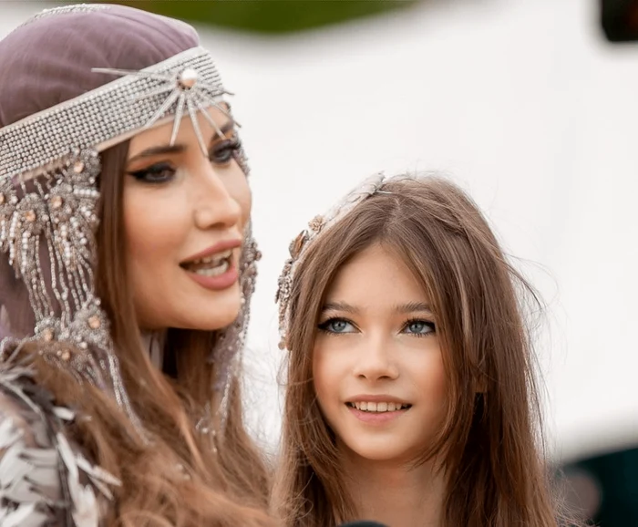 Mikaela și Iulia Albu