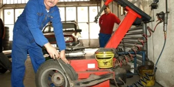 Reprezentanţii vulcanizărilor spun că volumul vânzărilor s-a triplat faţă de anul trecut