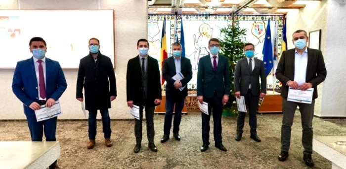 Parlamentarilor de Satu Mare le-au fost înmânate certificatele FOTO Instituţia Prefectului SM