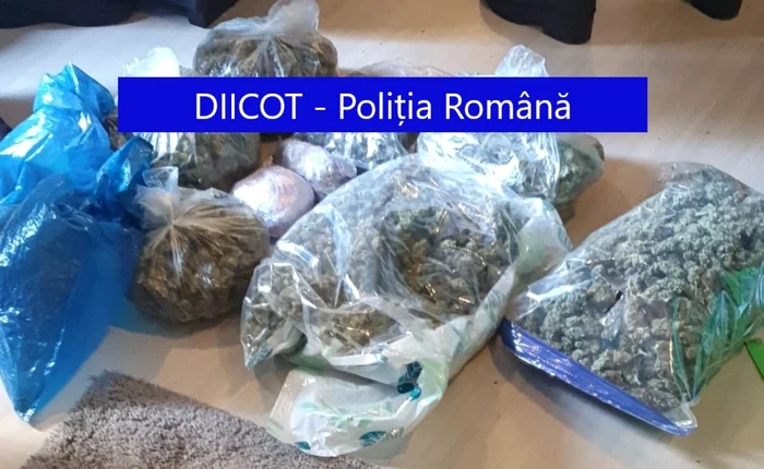 Poliția a ridicat de la traficanți o cantitate apreciabilă de droguri FOTO Poliția ROmână