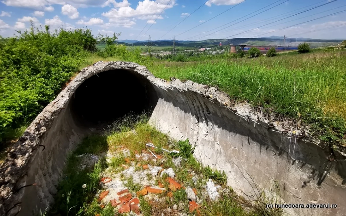 Un tunel al combinatului din Hunedoara. Foto: Daniel Guţă. ADEVĂRUL