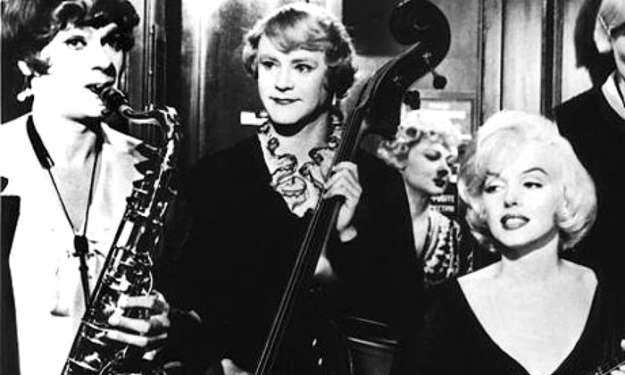 Tony Curtis, Jack Lemmon şi Marilyn Monroe în filmul care va deschide festivalul - "Some like it hot". FOTO: guardian.com.uk