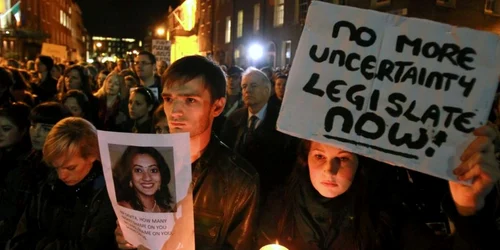 Irlanda se va decide în privinţa legii avortului până la sfîrşitul anului FOTO