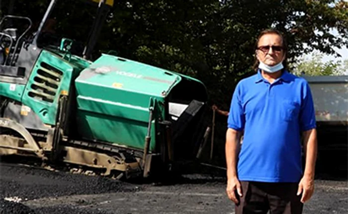 Constantin Banacu n-a stat cu mâinile-n buznare nici când în comună s-a turnat asfalt