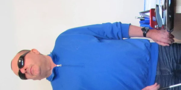 Pavel Mureşan şi Iosif Codrea (foto dreapta) spun că nevăzătorii nu se pot descurca fără asistenţi personali