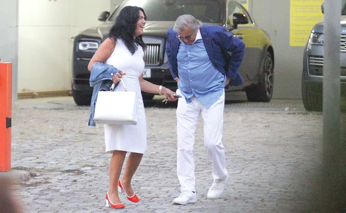 
    Nasty a uitat să fie gentleman. Și-a lăsat iubita în urmă  