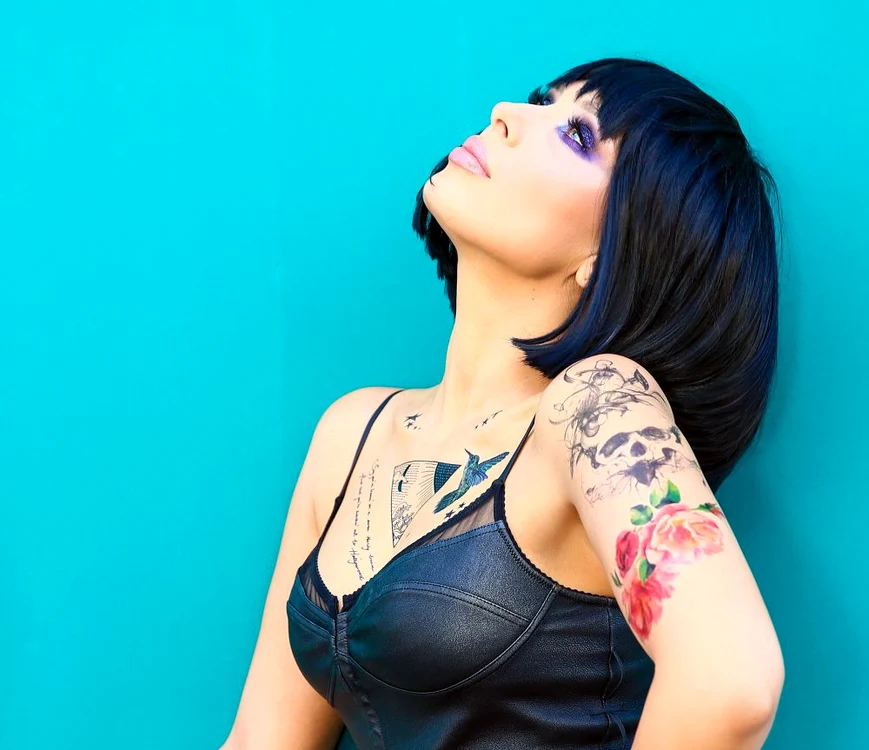 
    Iulia Vântur s-a transformat într-o brunetă sexyFoto: arhivă personală  
