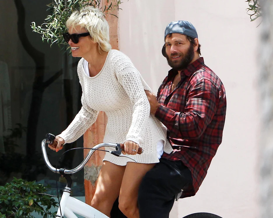 
    Pamela Andreson şi soţul ei, Rick Salomon (foto: hepta)  