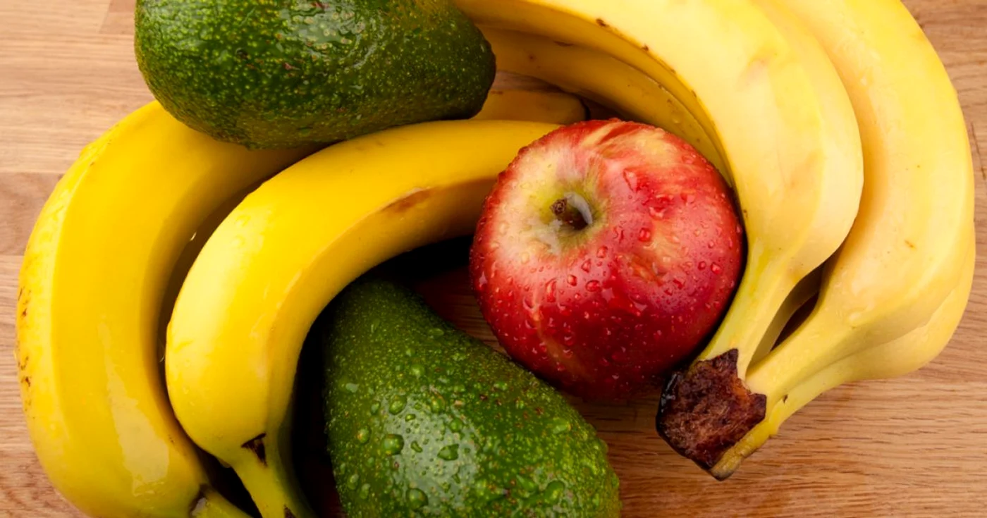Pentru ca avocado să se coacă mai repede, e bine să-l ţii la temperatura camerei, lângă banane sau lângă mere FOTO Shutterstock