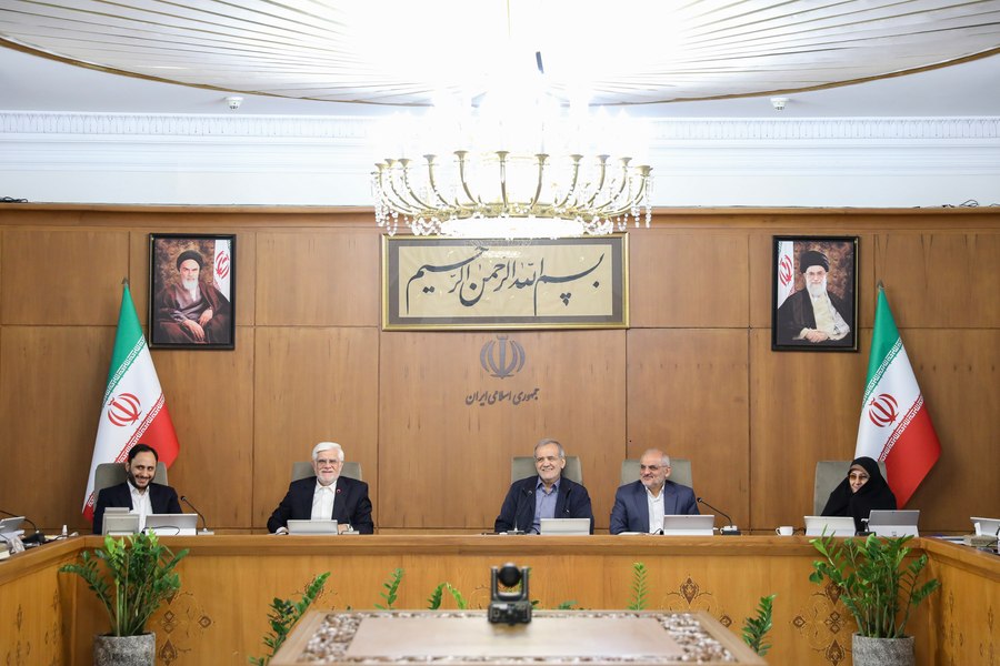 Lupte interne între noul președinte iranian și Gardienii Revoluției. Consilier: Încearcă „să-i împiedice să arunce Iranul în război”