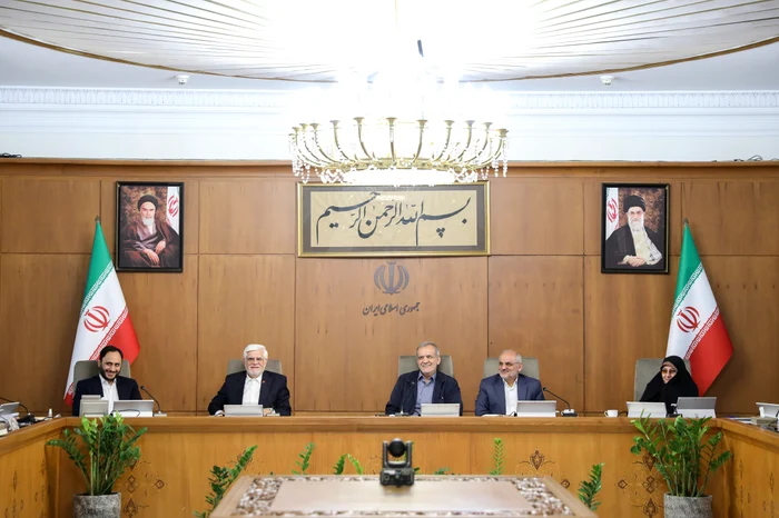 Președintele iranian Masoud Pezeshkian la o întâlnire a cabinetului FOTO PROFIMEDIA