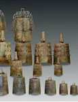 Clopotele de bronz descoperite în mormântul lui Qiu (© Cambridge Archaeological Journal (2026). DOI: 10.1017/s0959774326100651)