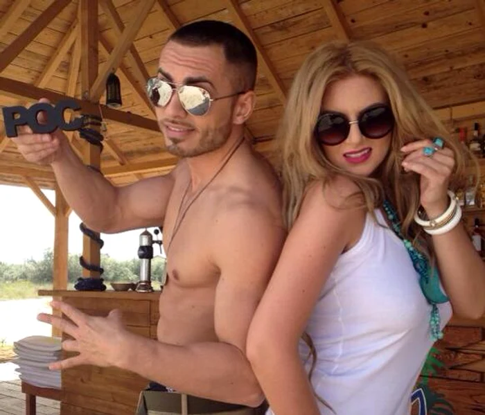 
    Tara şi Sonny Flame  