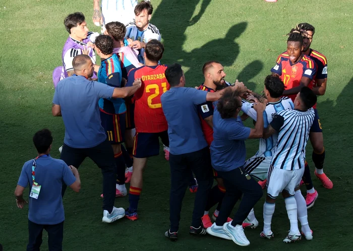 Beligeranții au fost despărțiți în cele din urmă (Foto: EPAImages)