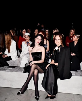 Violeta Bănică, apariție impresionantă alături de mama ei la un eveniment de modă din Capitală / foto: Instagram