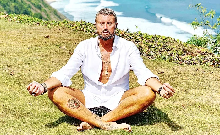 
    Bote meditează în Bali  