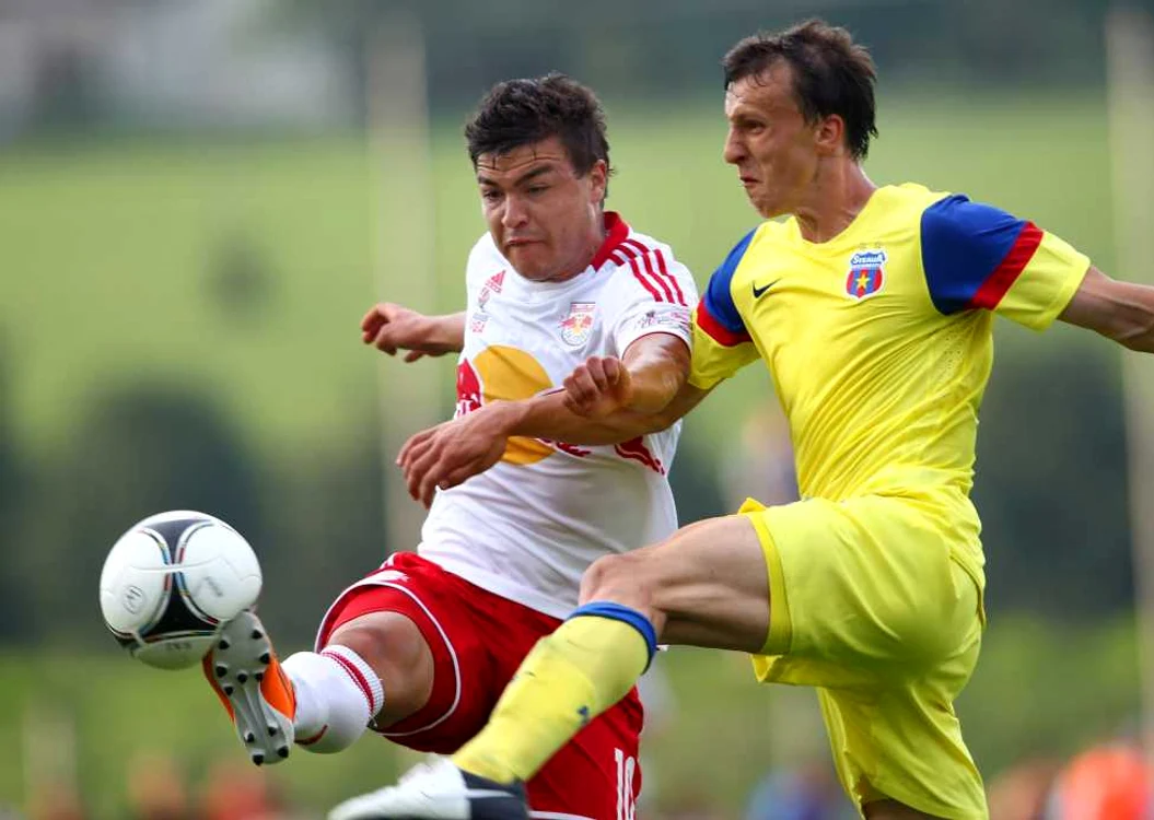 Vlad Chiricheş, dreapta, fundaş Steaua FOTO: ADEVPRUL