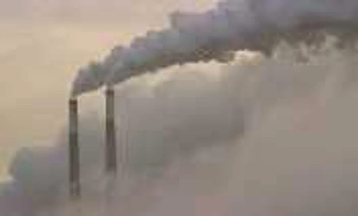 Principalii emiţători de dioxid de carbon vor trebui să plătească o taxă începând de la 1 iulie 2012