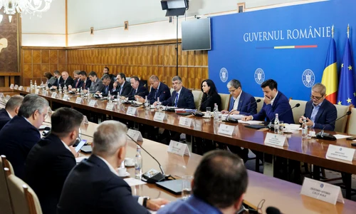 Marcel Ciolacu   Simona Bucura Oprescu si Marcel Bolos FOTO Guvernul RO jpg