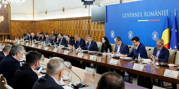 Marcel Ciolacu   Simona Bucura Oprescu si Marcel Bolos FOTO Guvernul RO jpg