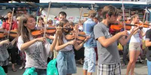 Tineri îşi fac studiile la Chişinău, la Sankt Petersburg sau Viena.