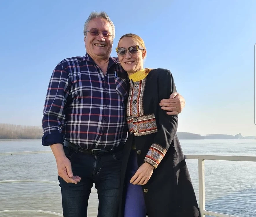 
    Camelia Potec alături de tatăl ei Foto: Arhivă personală  